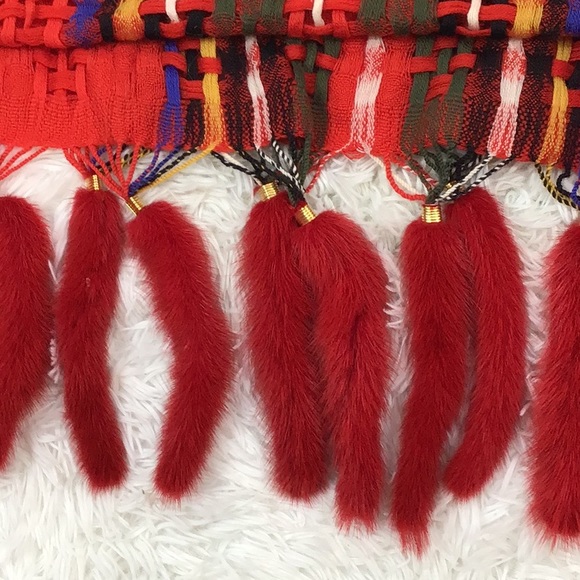 Vintage open weave wrap with rabbit fringe - Picture 10 of 10